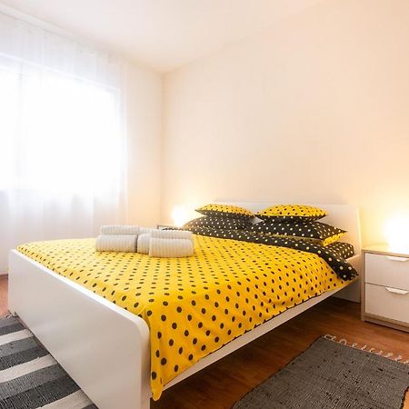 Apartment Noemi Pula Exteriör bild