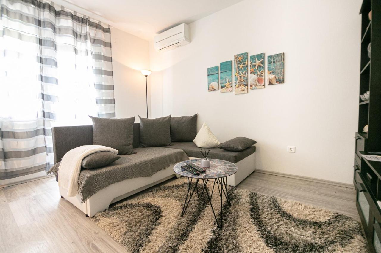 Apartment Noemi Pula Exteriör bild