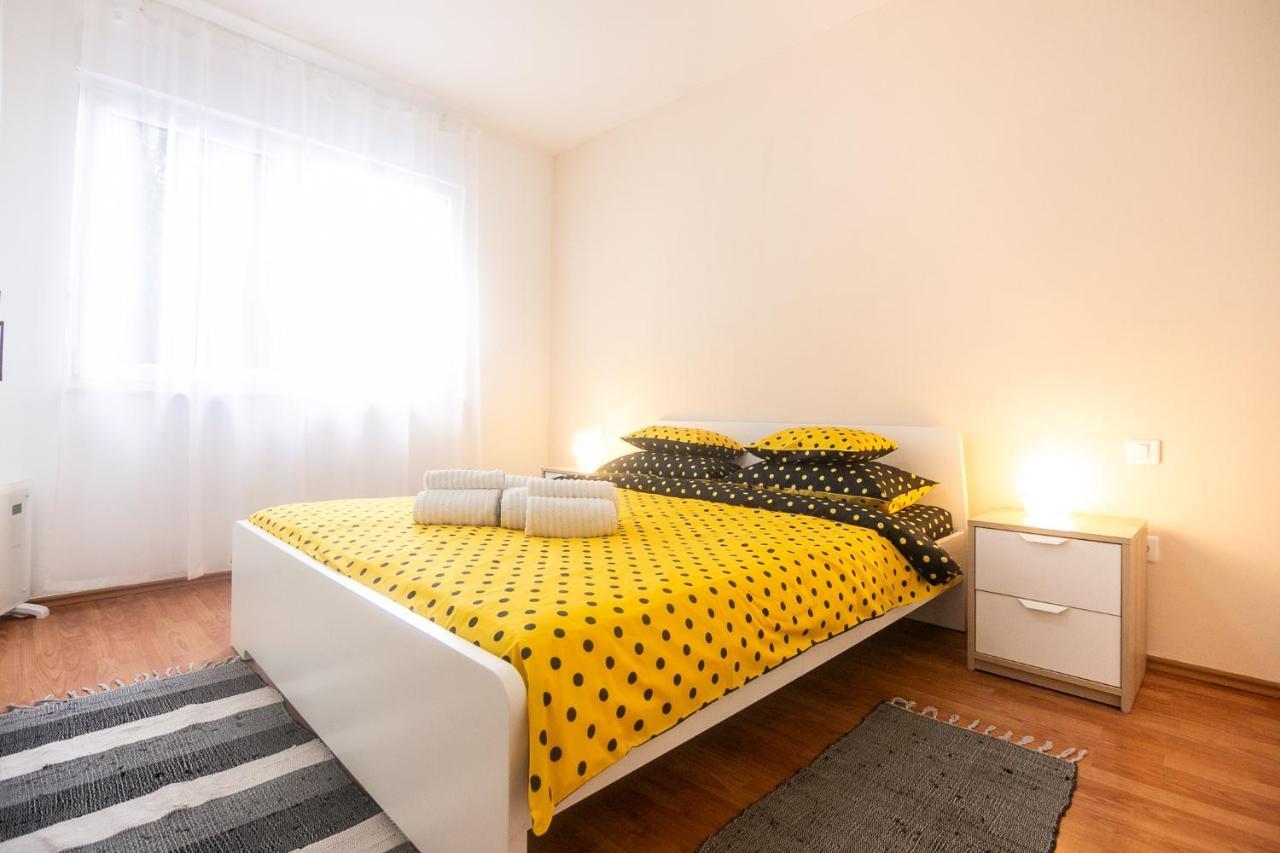 Apartment Noemi Pula Exteriör bild